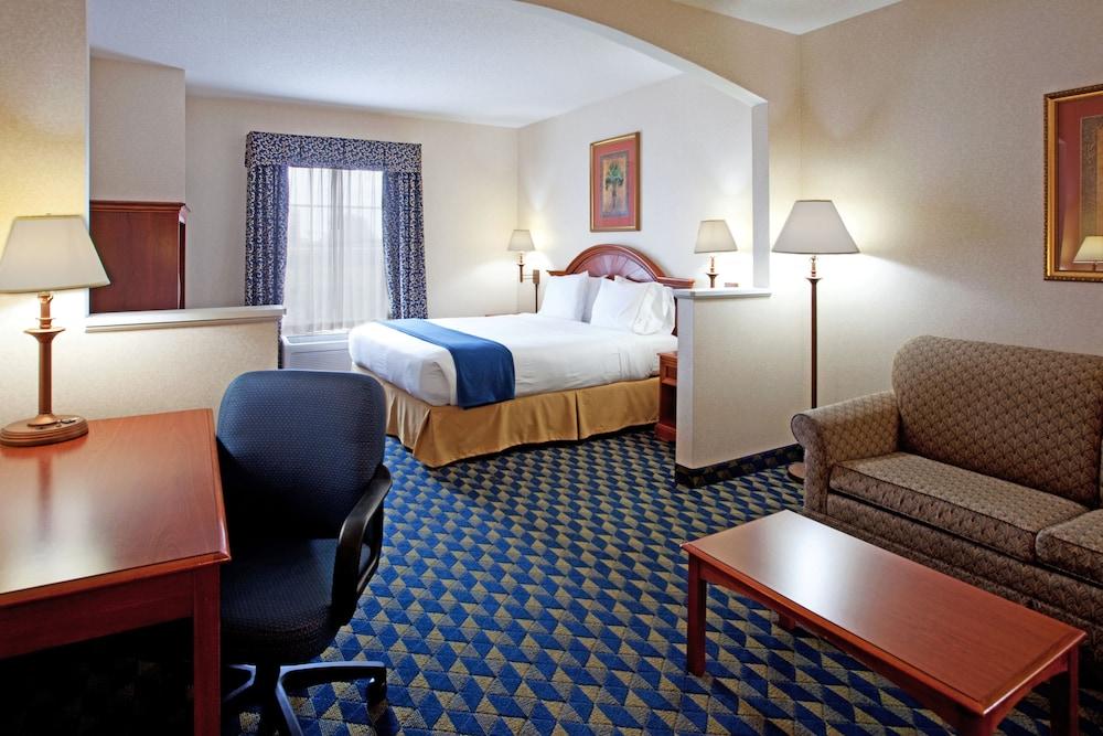 Holiday Inn Express & Suites Orangeburg, An Ihg Hotel Exterior photo